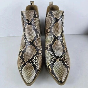 NWOT Universal Thread Women's Snake Print Ankle Boots Size 8M